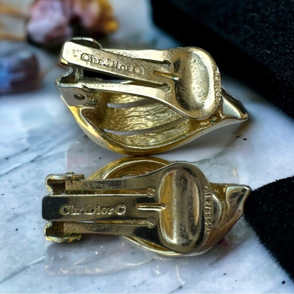 Vintage CHRISTIAN DIOR Gold Ribbed Earrings - Picture 4 of 5